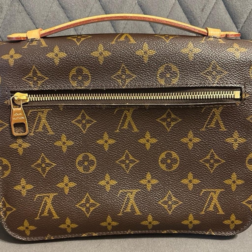 Louis Vuitton Pochette Metis - Picture 6 of 14